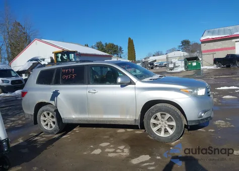 2012 Toyota Highlander Base V6 z USA, uszkodzony, nr VIN 5TDBK3EH1CS155953
